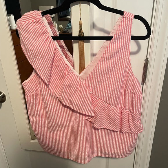 Vineyard Vines seersucker top - Picture 1 of 1